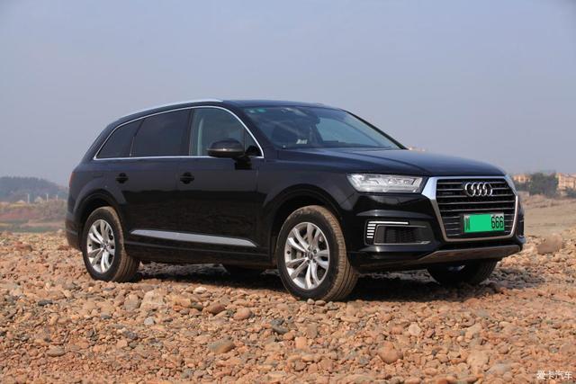 能挂绿牌的豪华SUV，混动奥迪Q7 e-tron提车，油耗不到3L？