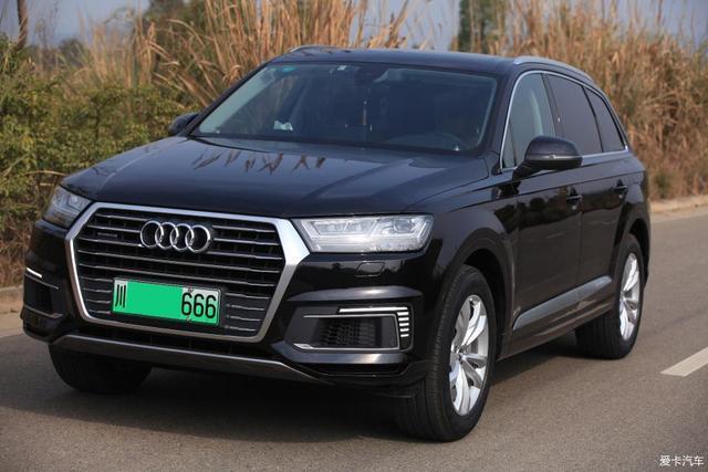 能挂绿牌的豪华SUV，混动奥迪Q7 e-tron提车，油耗不到3L？