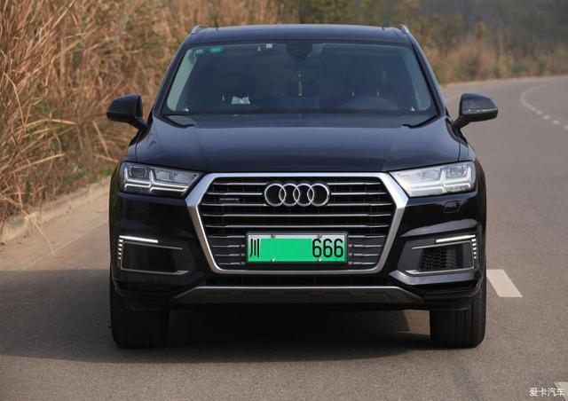 能挂绿牌的豪华SUV，混动奥迪Q7 e-tron提车，油耗不到3L？