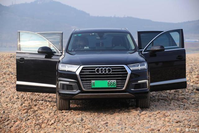 能挂绿牌的豪华SUV，混动奥迪Q7 e-tron提车，油耗不到3L？