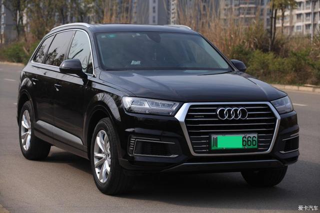 能挂绿牌的豪华SUV，混动奥迪Q7 e-tron提车，油耗不到3L？