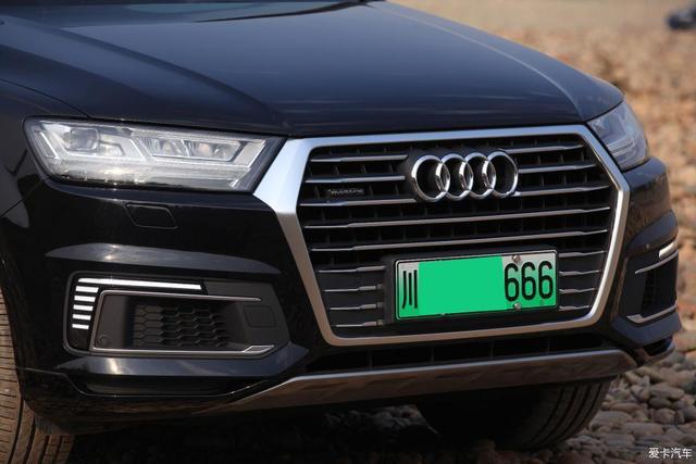 能挂绿牌的豪华SUV，混动奥迪Q7 e-tron提车，油耗不到3L？