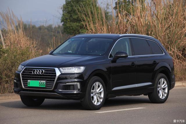 能挂绿牌的豪华SUV，混动奥迪Q7 e-tron提车，油耗不到3L？