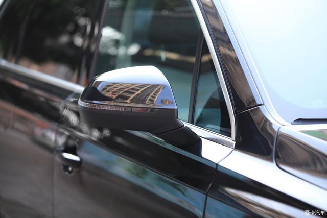 能挂绿牌的豪华SUV，混动奥迪Q7 e-tron提车，油耗不到3L？