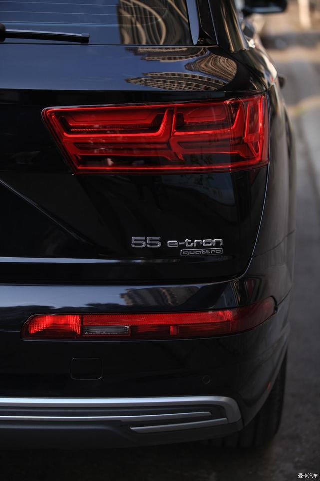 能挂绿牌的豪华SUV，混动奥迪Q7 e-tron提车，油耗不到3L？