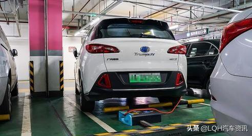 老婆喜提宝骏E200，不爱开汉兰达了，逛街、买菜全靠这个小车