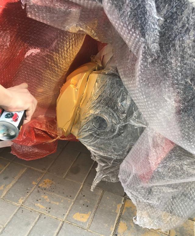 奔驰E300L卡钳喷漆，换20寸E43轮毂作业…
