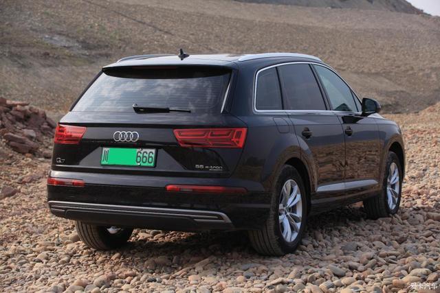 能挂绿牌的豪华SUV，混动奥迪Q7 e-tron提车，油耗不到3L？