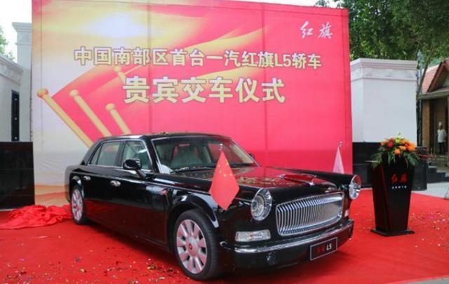 农村小伙5万喜提五菱宏光，提车就掀个红布，但小伙笑开了花