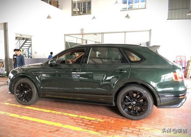 店内改装进化宾利添越4.0v8限量版外观作业