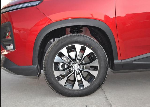 花9万买辆6座SUV 车长4.7米还带CVT和大天窗 老婆夸我选对车了