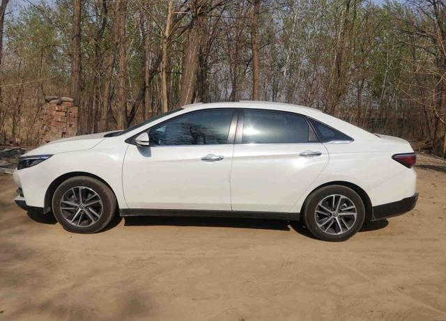 裸车8.4万喜提启辰D60，车主：外观好看，提速稍慢了点