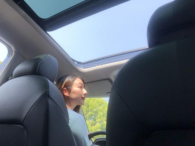 春天里，小姐姐和花儿谁更美