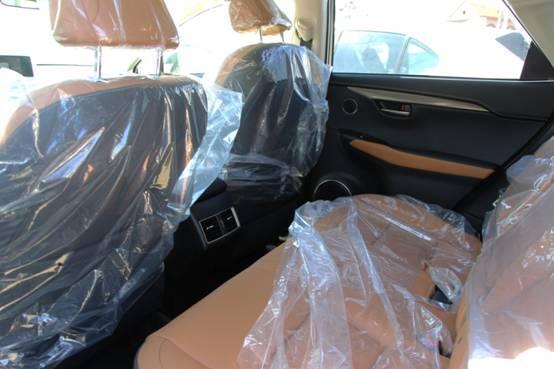 标配版的LEXUS NX 300h，配置看起来并不简单