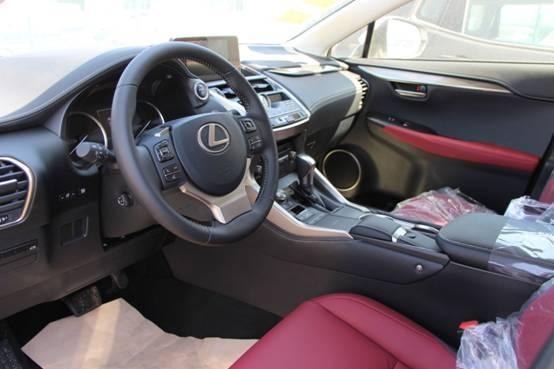 标配版的LEXUS NX 300h，配置看起来并不简单