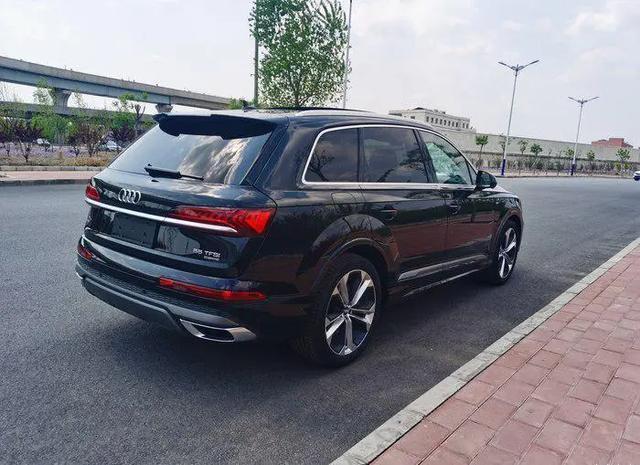 落地77万提了辆奥迪Q7，用车5个月后，车主直白地谈了用车体验
