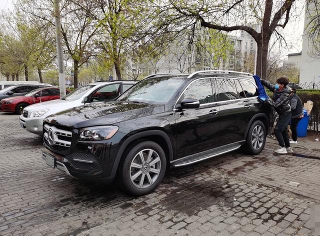 103.8万提了辆奔驰GLS 450动感版，才开2个月，车主感慨：一句话