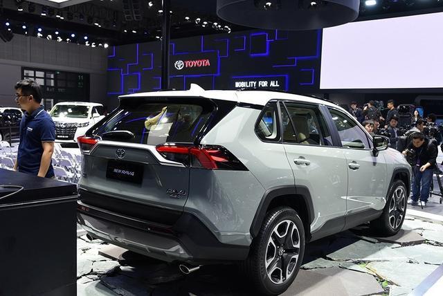 预算只有21万你会买荣放RAV4还是奇骏？看完车以后，车主有了答案