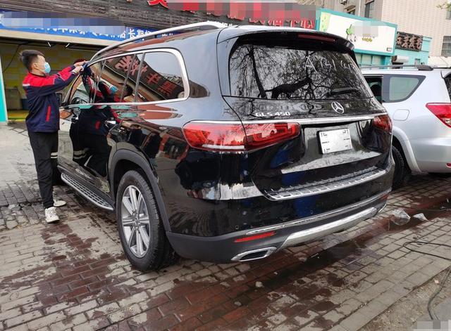 103.8万提了辆奔驰GLS 450动感版，才开2个月，车主感慨：一句话