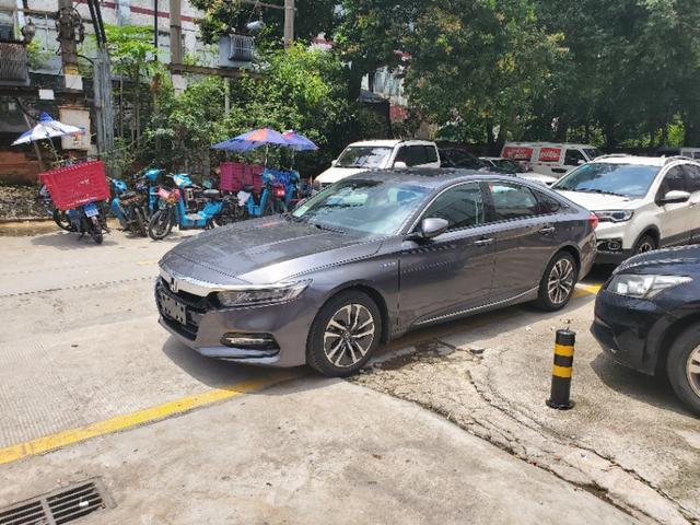 雅阁混动提车