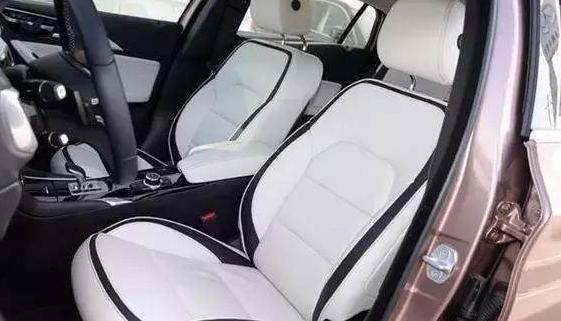 表哥25万预算要买车，我建议提奥迪Q3，他却提这车，真是个二百五