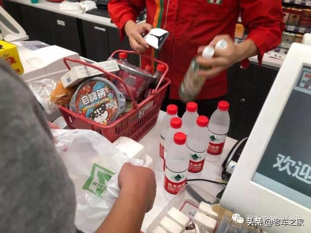 你想要的内装奢华，这台奔驰都给你，十年老S500内饰大重建