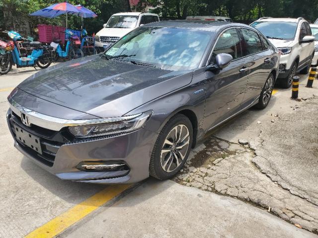 雅阁混动提车