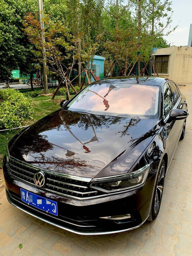 邻居买了一台大众车，媳妇看了之后竟然嫌弃我的奥迪