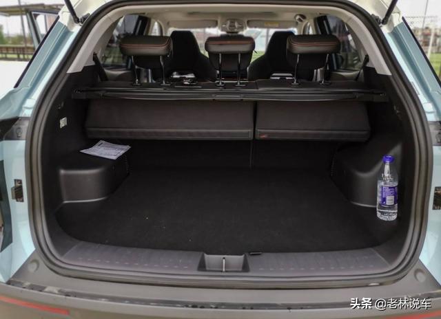 新宝骏难怪能爆款，油耗4L可自动驾驶，卖8万养车没压力，很划算