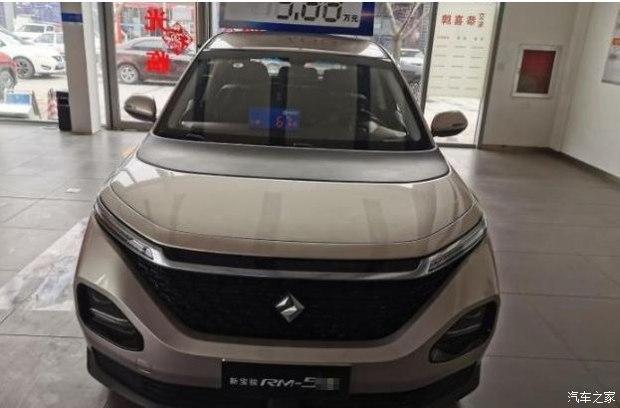 一进4S店就被吸引 双色车身 不到8万配智能网联 体验后就提车