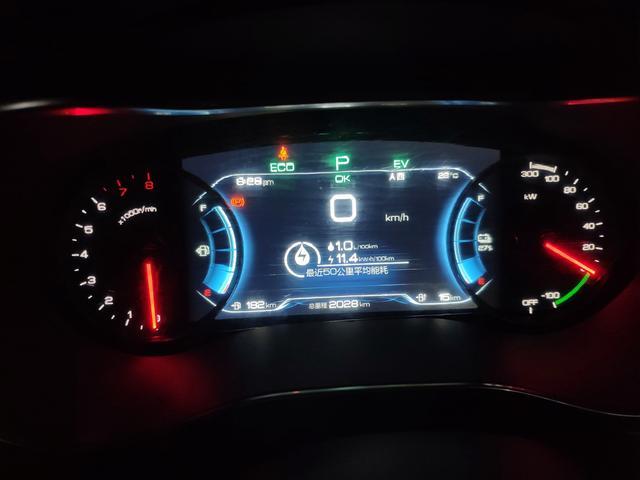 去年买元EV360，今年买宋MaxDM，人生第四辆车，三辆比亚迪
