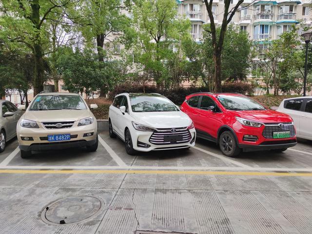 去年买元EV360，今年买宋MaxDM，人生第四辆车，三辆比亚迪
