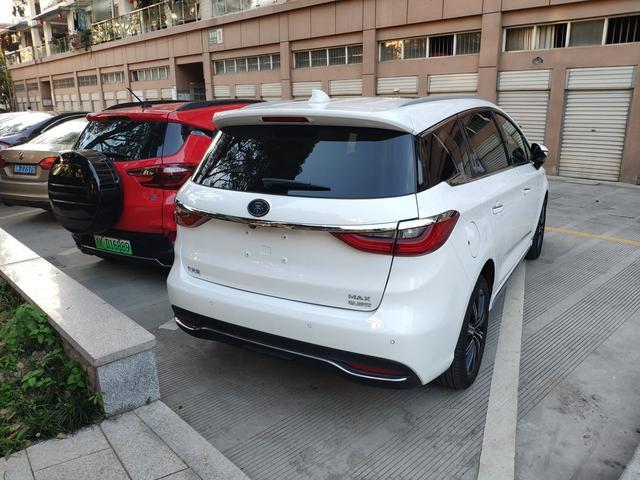 去年买元EV360，今年买宋MaxDM，人生第四辆车，三辆比亚迪