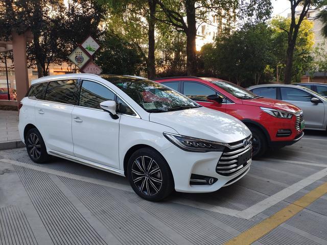 去年买元EV360，今年买宋MaxDM，人生第四辆车，三辆比亚迪