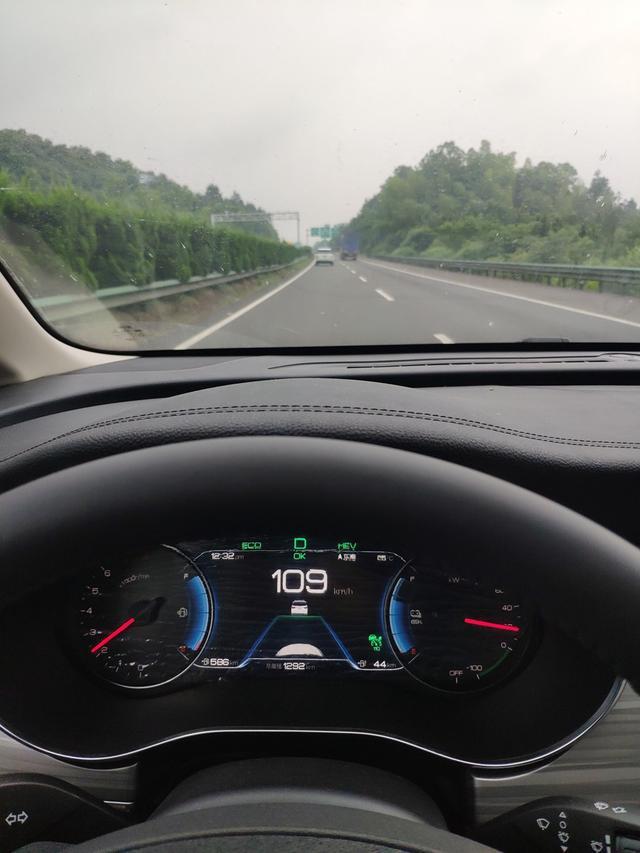 去年买元EV360，今年买宋MaxDM，人生第四辆车，三辆比亚迪