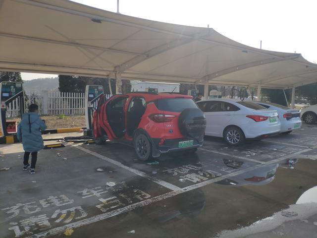 去年买元EV360，今年买宋MaxDM，人生第四辆车，三辆比亚迪