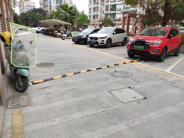 去年买元EV360，今年买宋MaxDM，人生第四辆车，三辆比亚迪
