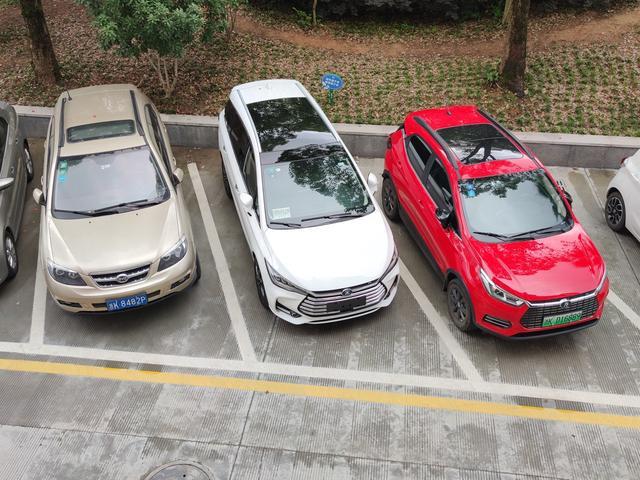 去年买元EV360，今年买宋MaxDM，人生第四辆车，三辆比亚迪