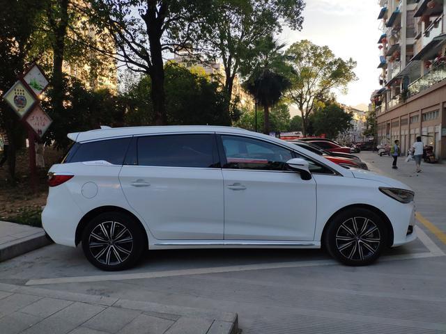 去年买元EV360，今年买宋MaxDM，人生第四辆车，三辆比亚迪