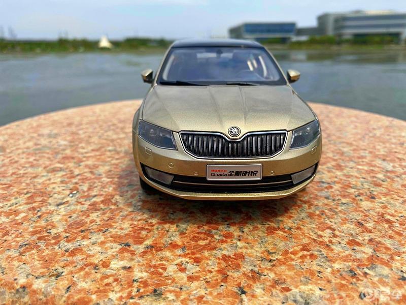 偏爱这一抹铂光金、明锐车模赏析