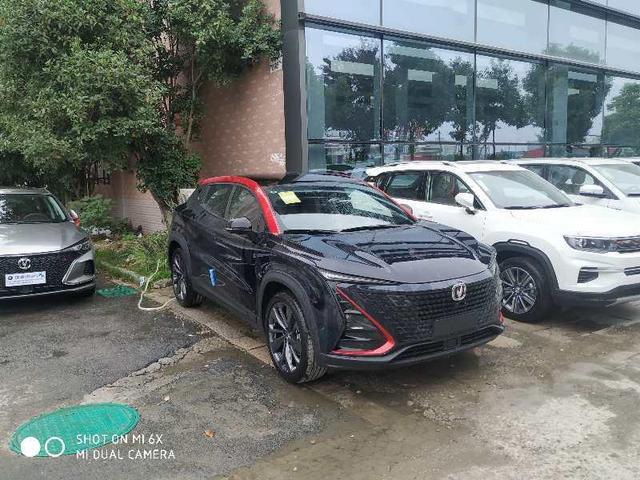 UNI-T先享版提车记：顶配版车型，黑色外观+红色车顶，感觉不错