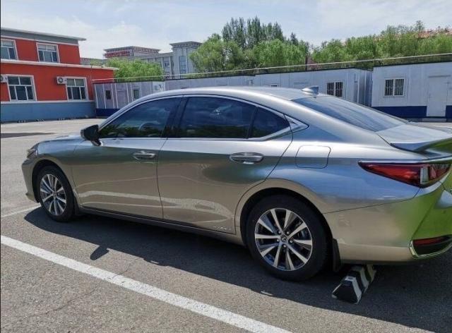41万提了辆雷克萨斯ES300h，2100公里后，车主：一点儿不后悔