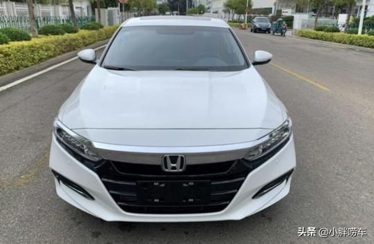 本田雅阁最低配提车记，用车3000公里，车主：销售员太坑人了