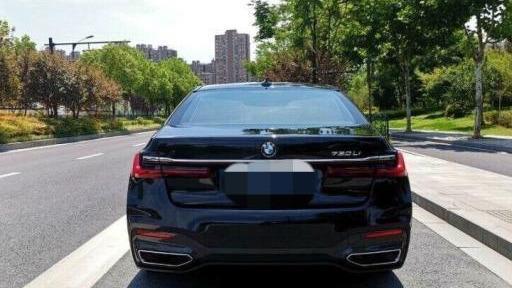 花86万提辆宝马730Li，3000公里再开朋友的奔驰S320L，差距清晰