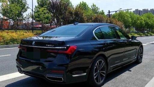 花86万提辆宝马730Li，3000公里再开朋友的奔驰S320L，差距清晰