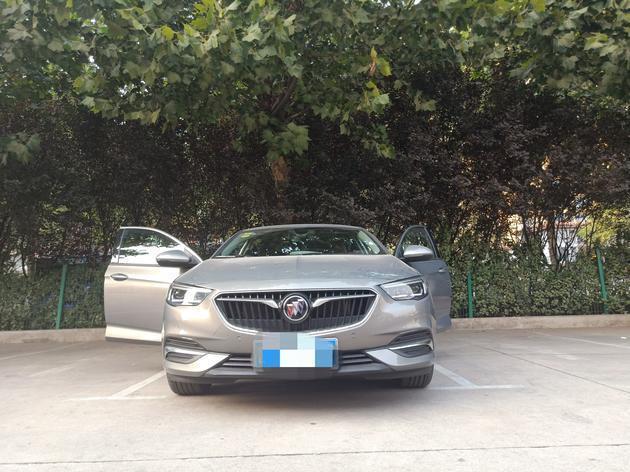岳父让我买迈腾，我却怒提这车，他看到实车后差点打我一巴掌