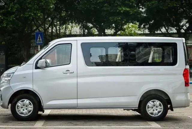 对空间不满意？不妨选择这款起售价5.19万元的实用面包车