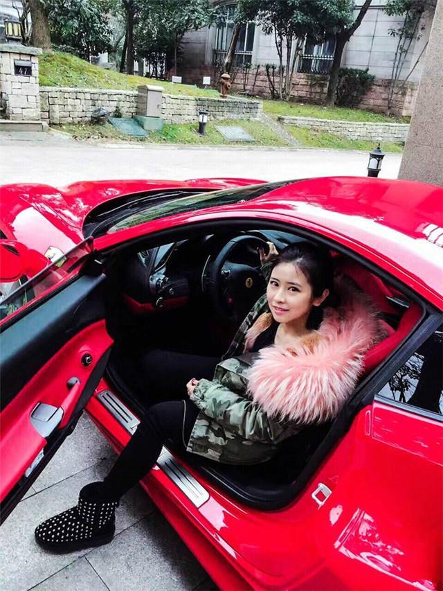 400万提法拉利488GTB，性能太强了，美女镇楼