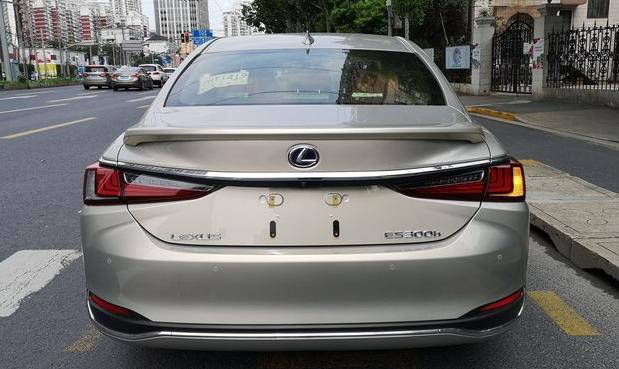 雷克萨斯ES 300H提车，动力不如大众1.8T，不要紧，好看就行了