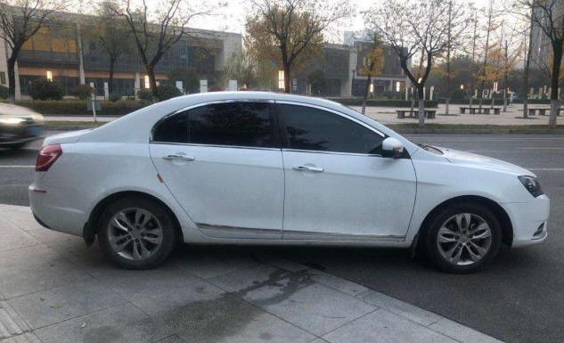 开了三年吉利帝豪，换上朋友的现代菲斯塔，开完后车主：差距明显